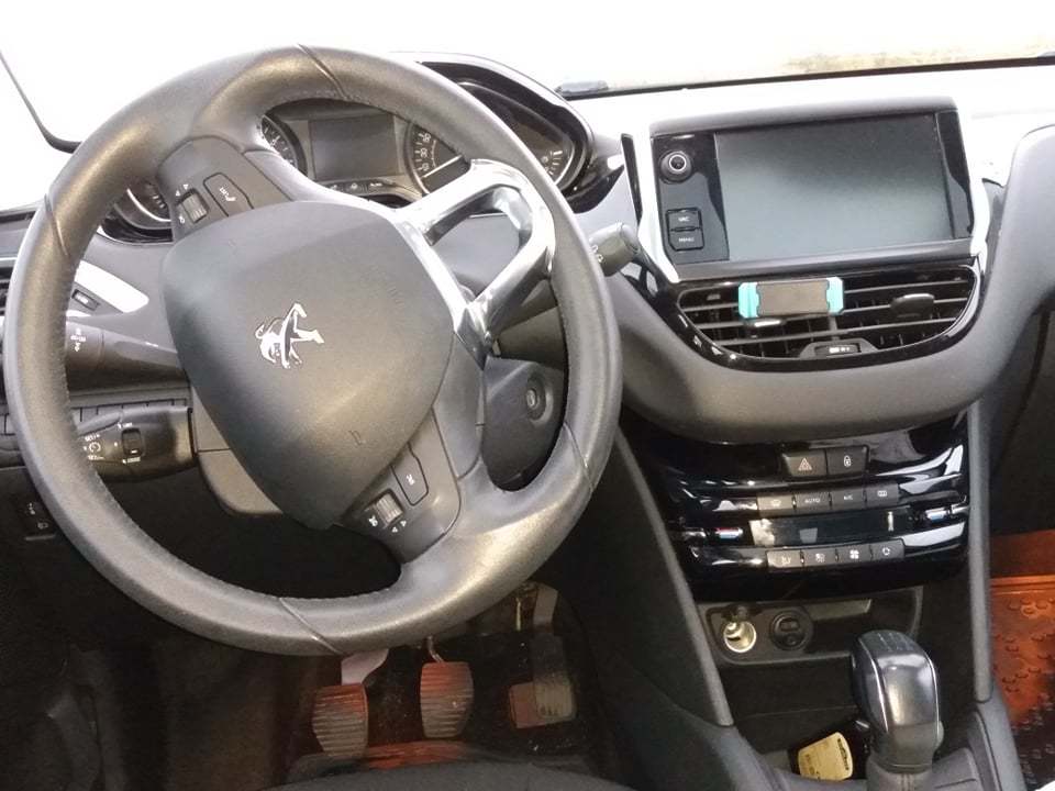 Sort Peugeot 208 fra 2015