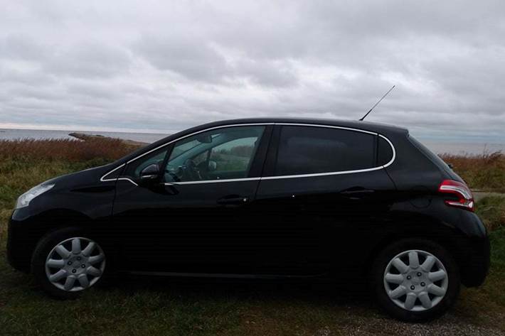 Sort Peugeot 208 fra 2015