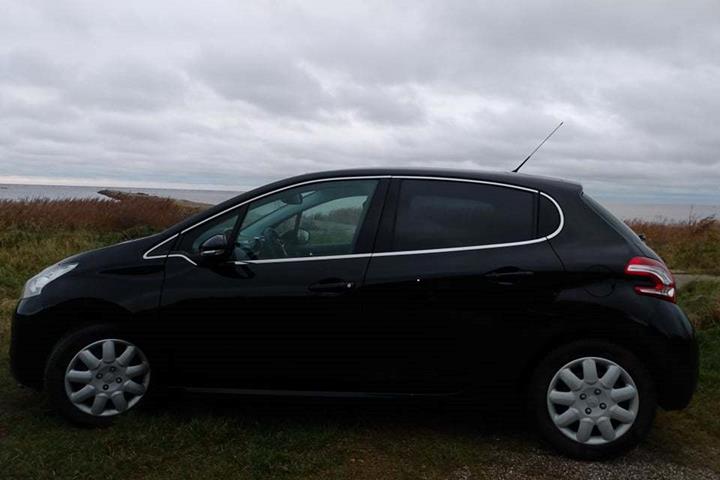 Sort Peugeot 208 fra 2015