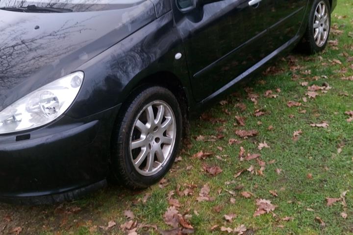 Sort Peugeot 307 fra 2003