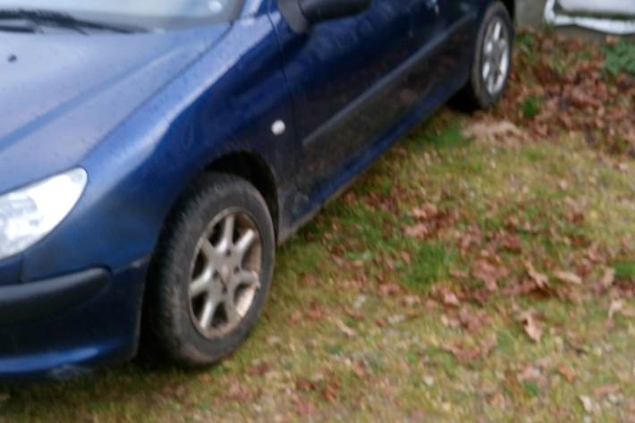 Blå Peugeot 206 fra 2006