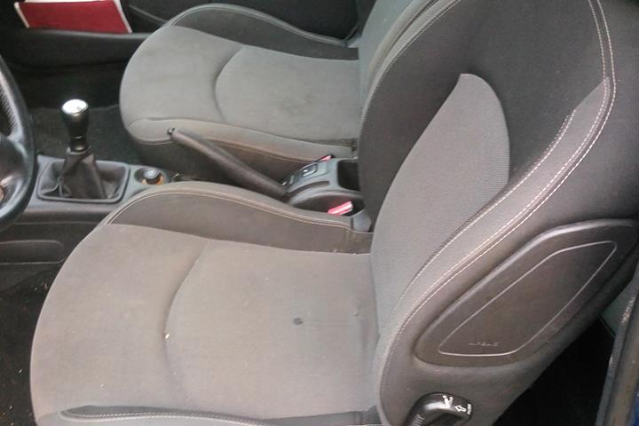 Blå Peugeot 206 fra 2006