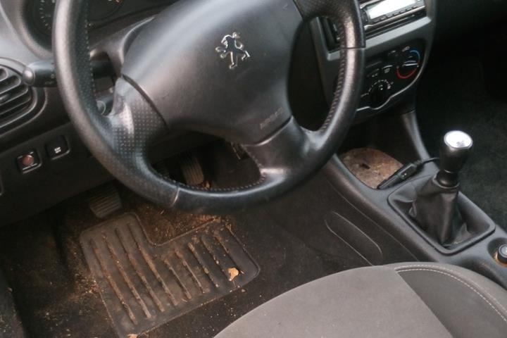 Blå Peugeot 206 fra 2006