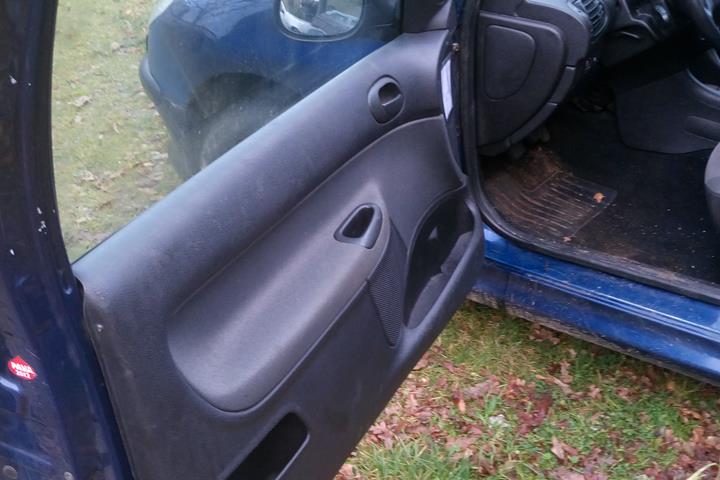 Blå Peugeot 206 fra 2006