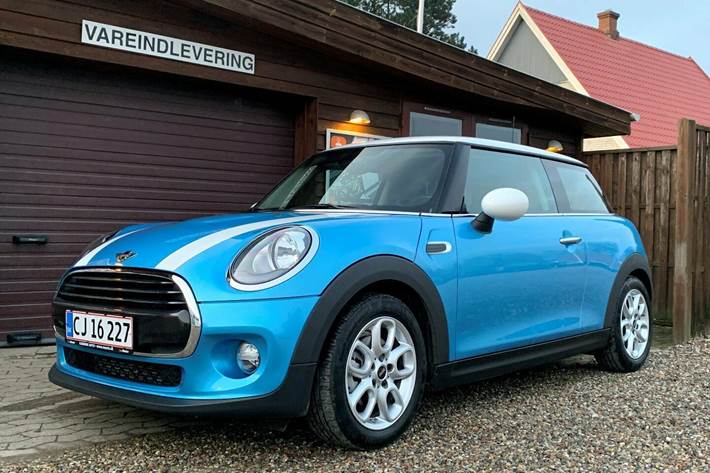 Blå Mini Cooper fra 2018