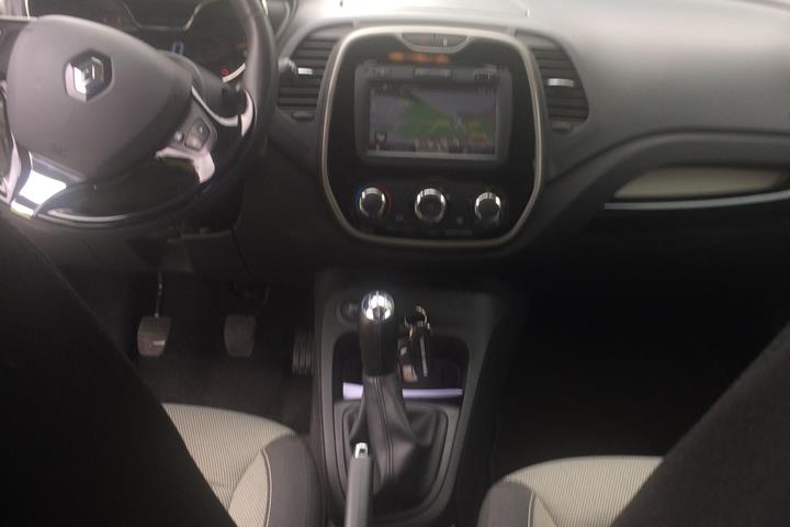 Sølv Renault Captur fra 2015