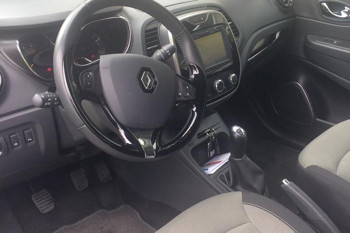 Sølv Renault Captur fra 2015