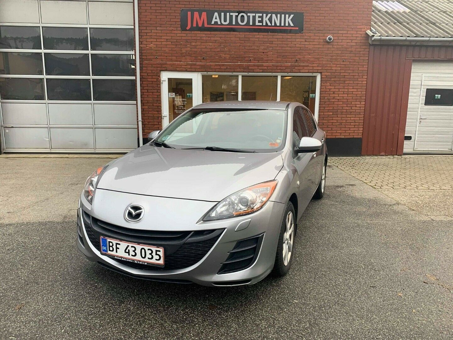Grå Mazda 3 fra 2010