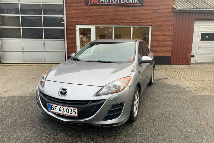 Grå Mazda 3 fra 2010