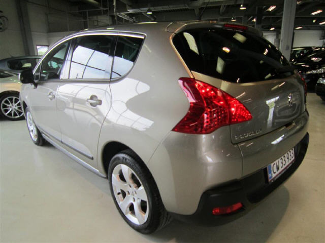 Beige Peugeot 3008 fra 2010