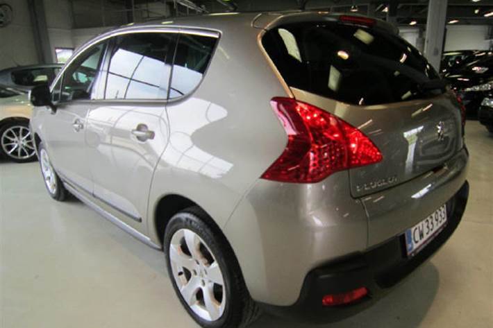 Beige Peugeot 3008 fra 2010