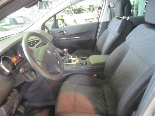 Beige Peugeot 3008 fra 2010