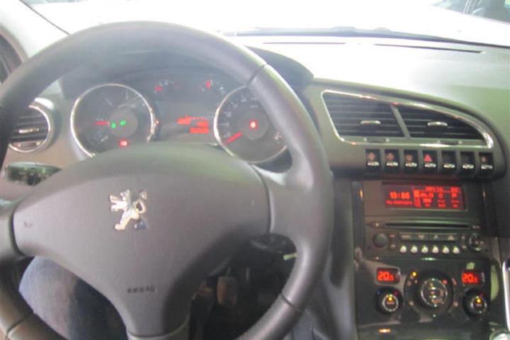 Beige Peugeot 3008 fra 2010