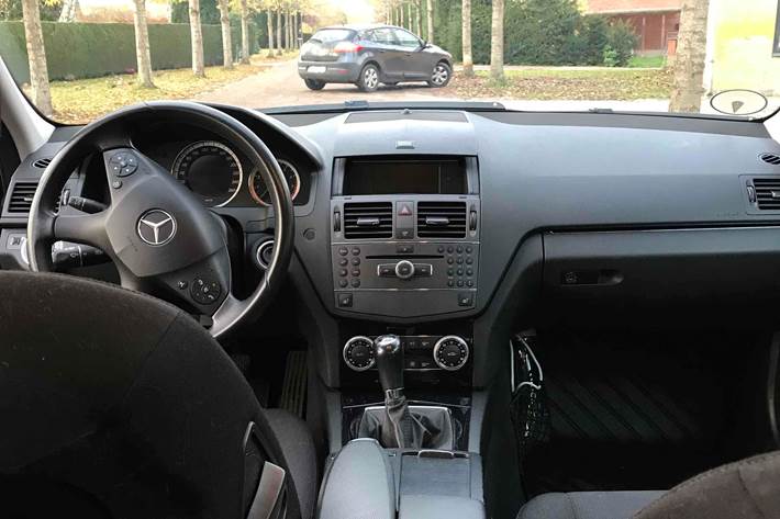 Sort Mercedes 200 fra 2009