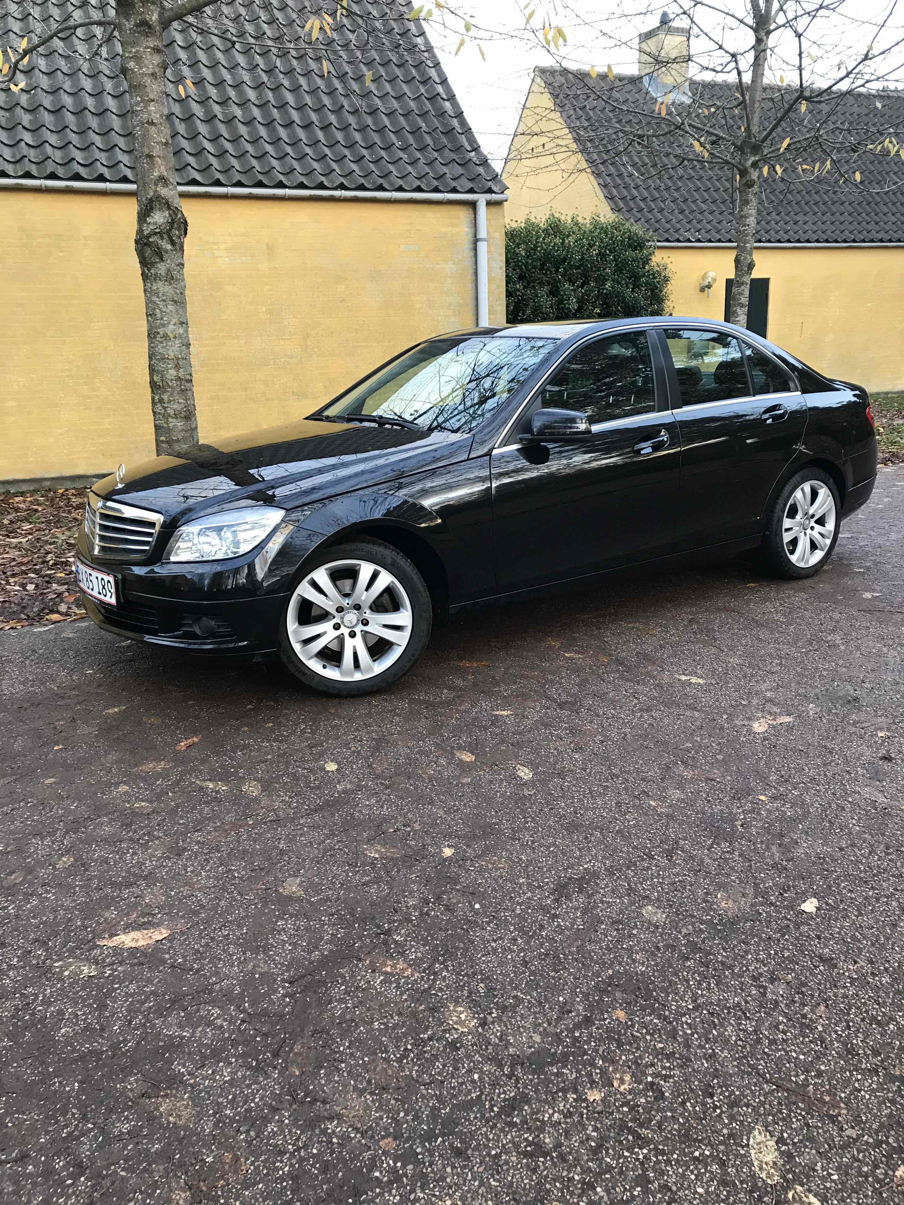 Sort Mercedes 200 fra 2009