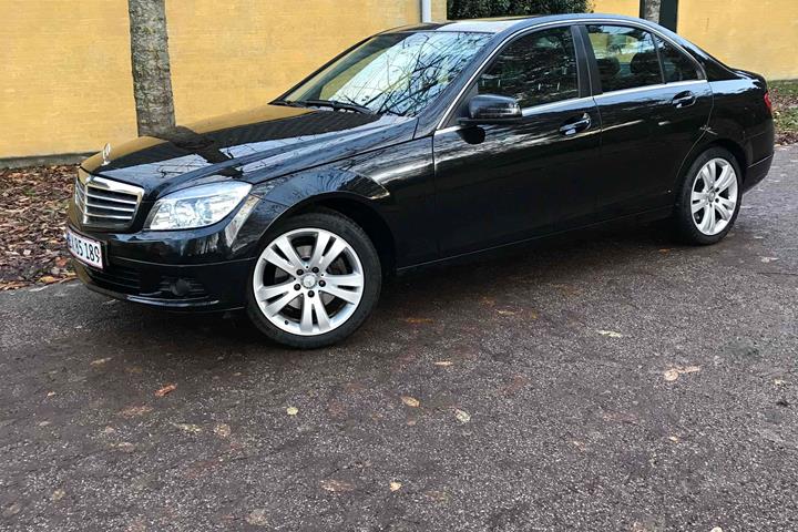 Sort Mercedes 200 fra 2009