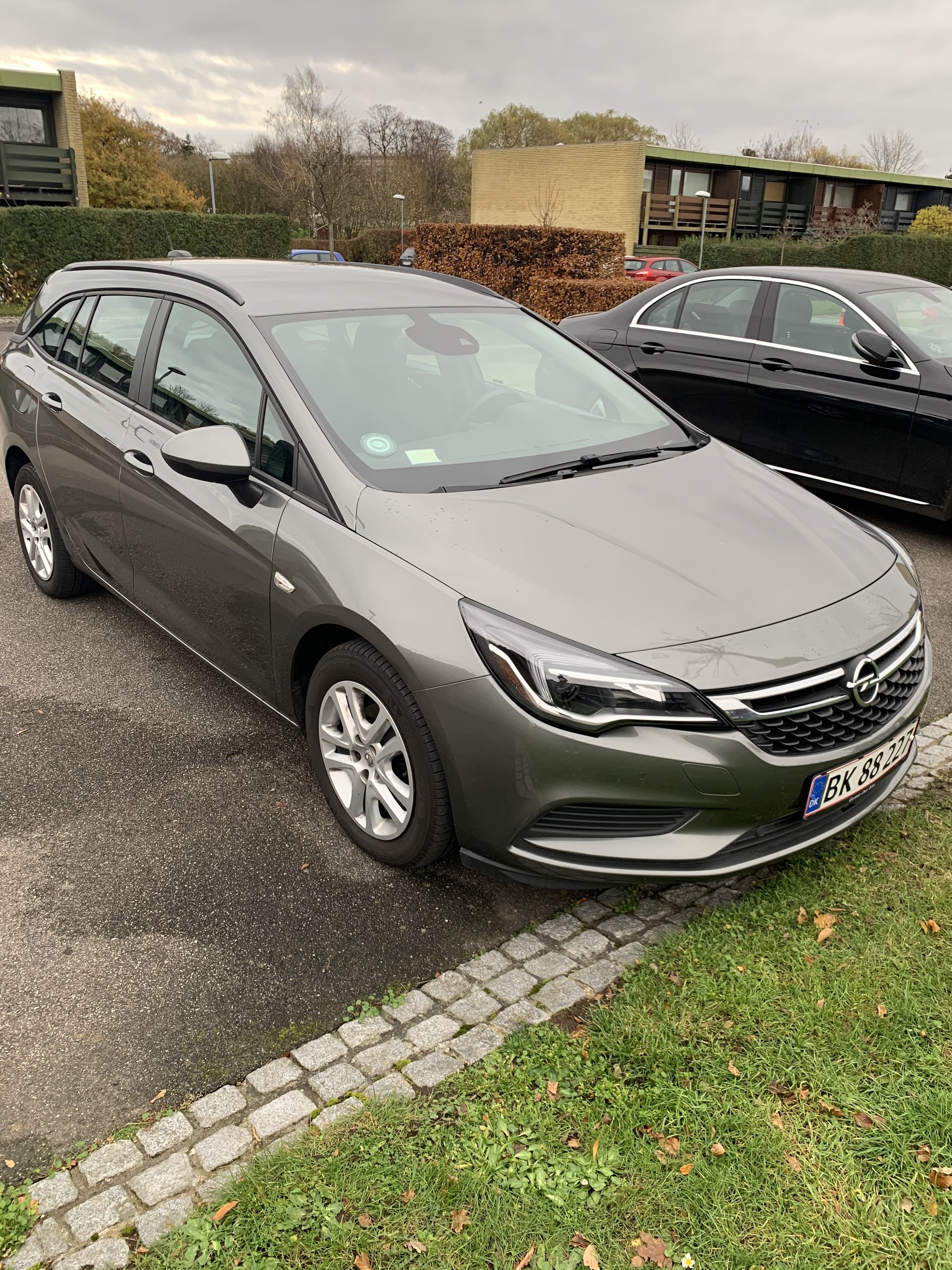 Grå Opel Astra fra 2017