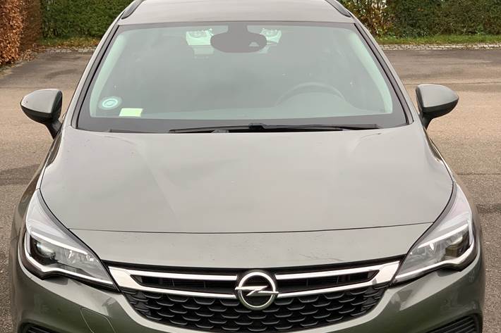 Grå Opel Astra fra 2017