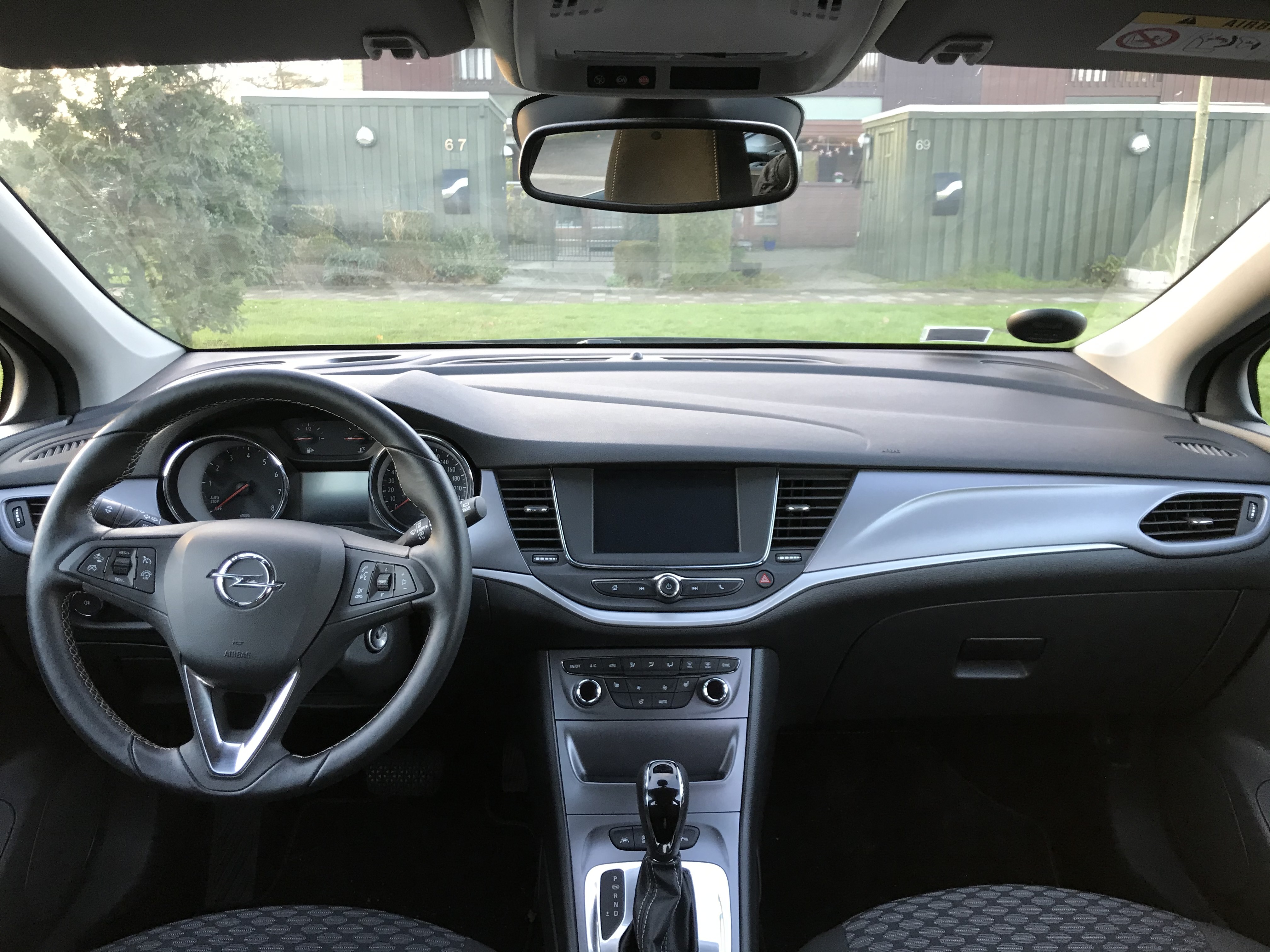 Grå Opel Astra fra 2017