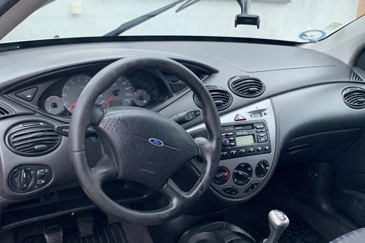 Sølv Ford Focus fra 2001