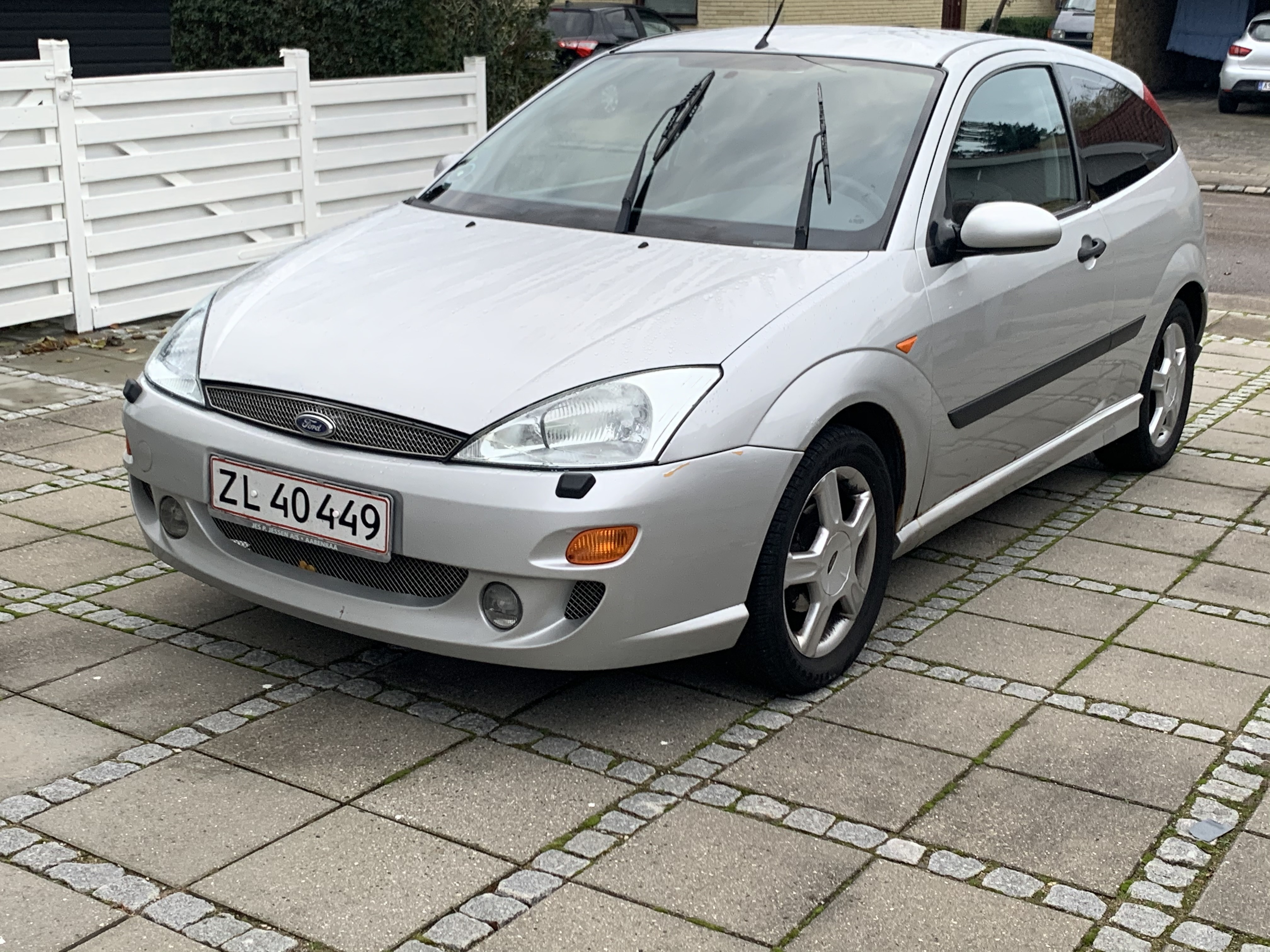 Sølv Ford Focus fra 2001