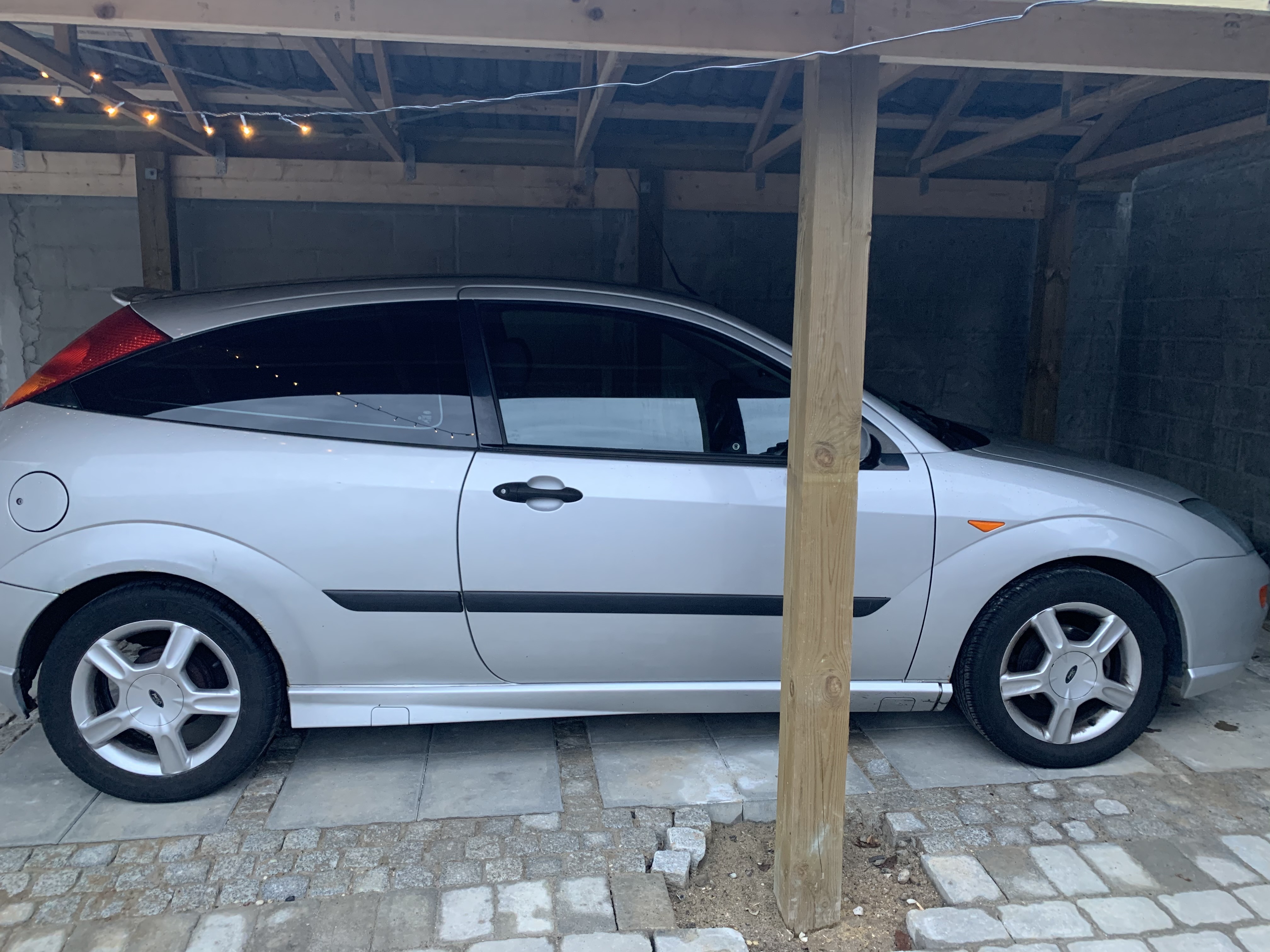 Sølv Ford Focus fra 2001
