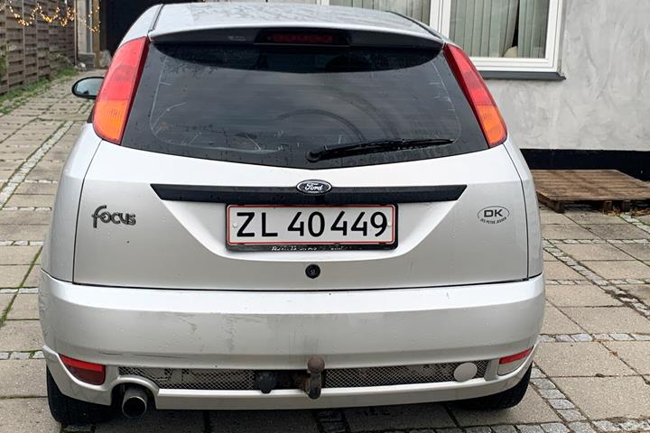 Sølv Ford Focus fra 2001