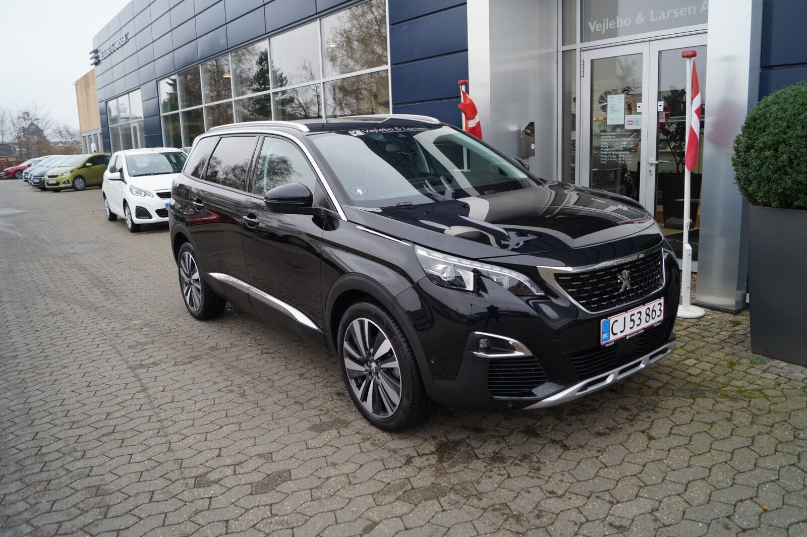 Grå Peugeot 5008 fra 2019