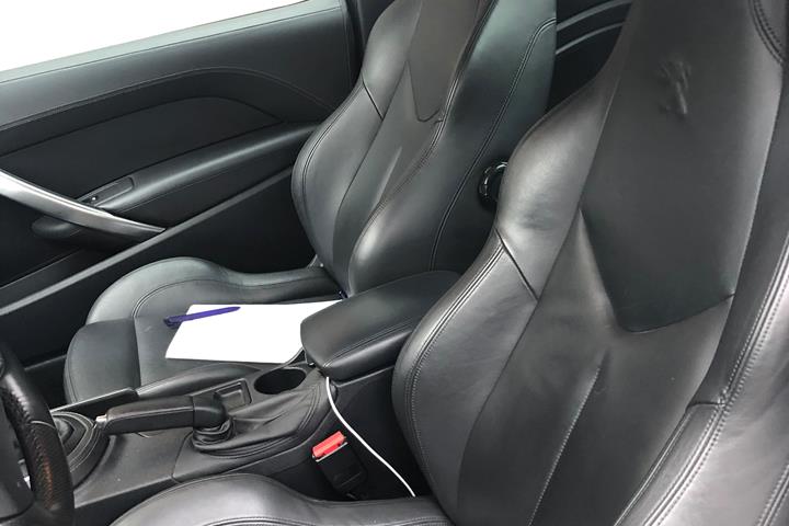 Hvid Peugeot RCZ fra 2011