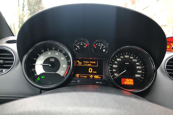 Hvid Peugeot RCZ fra 2011