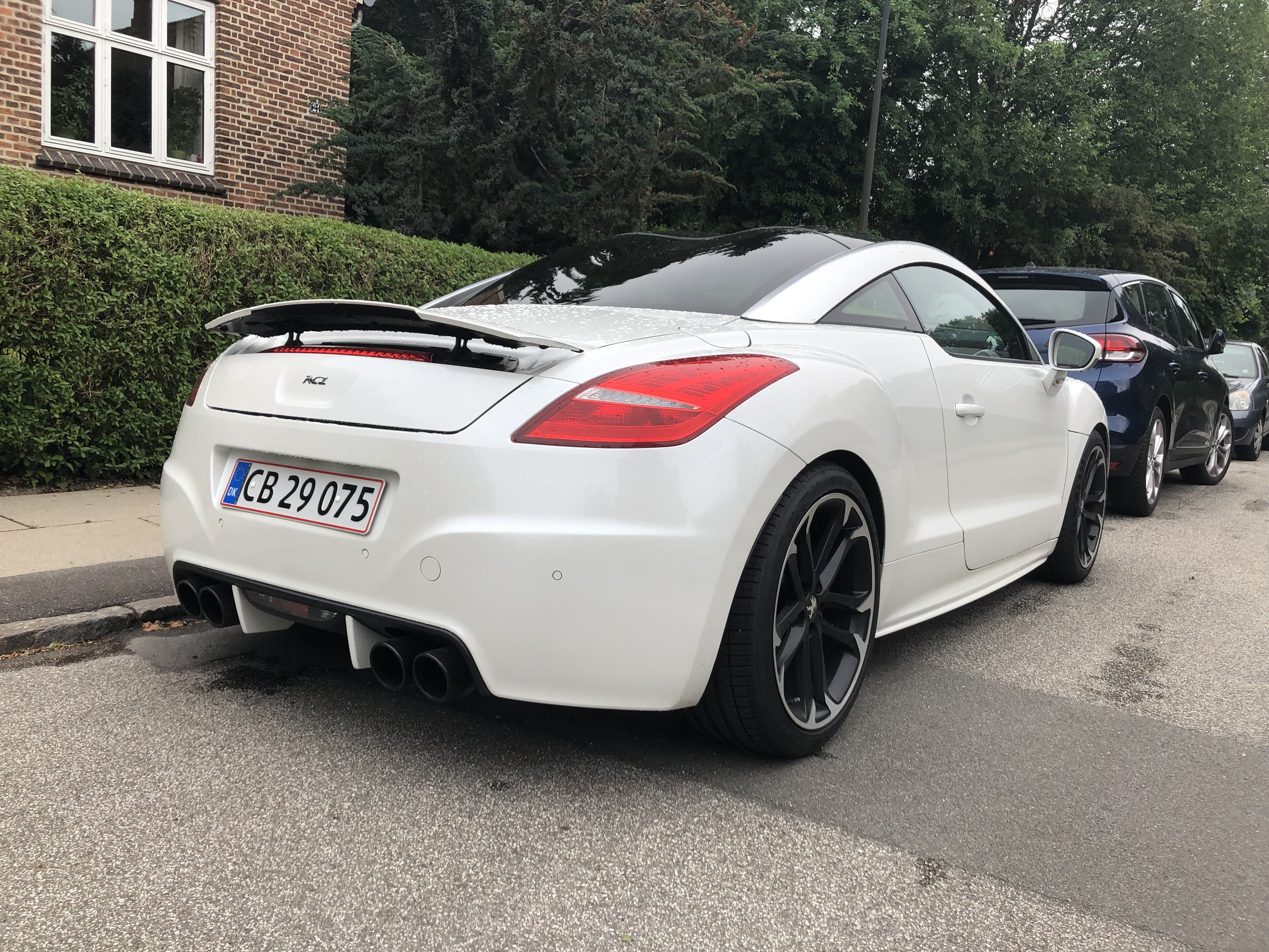 Hvid Peugeot RCZ fra 2011