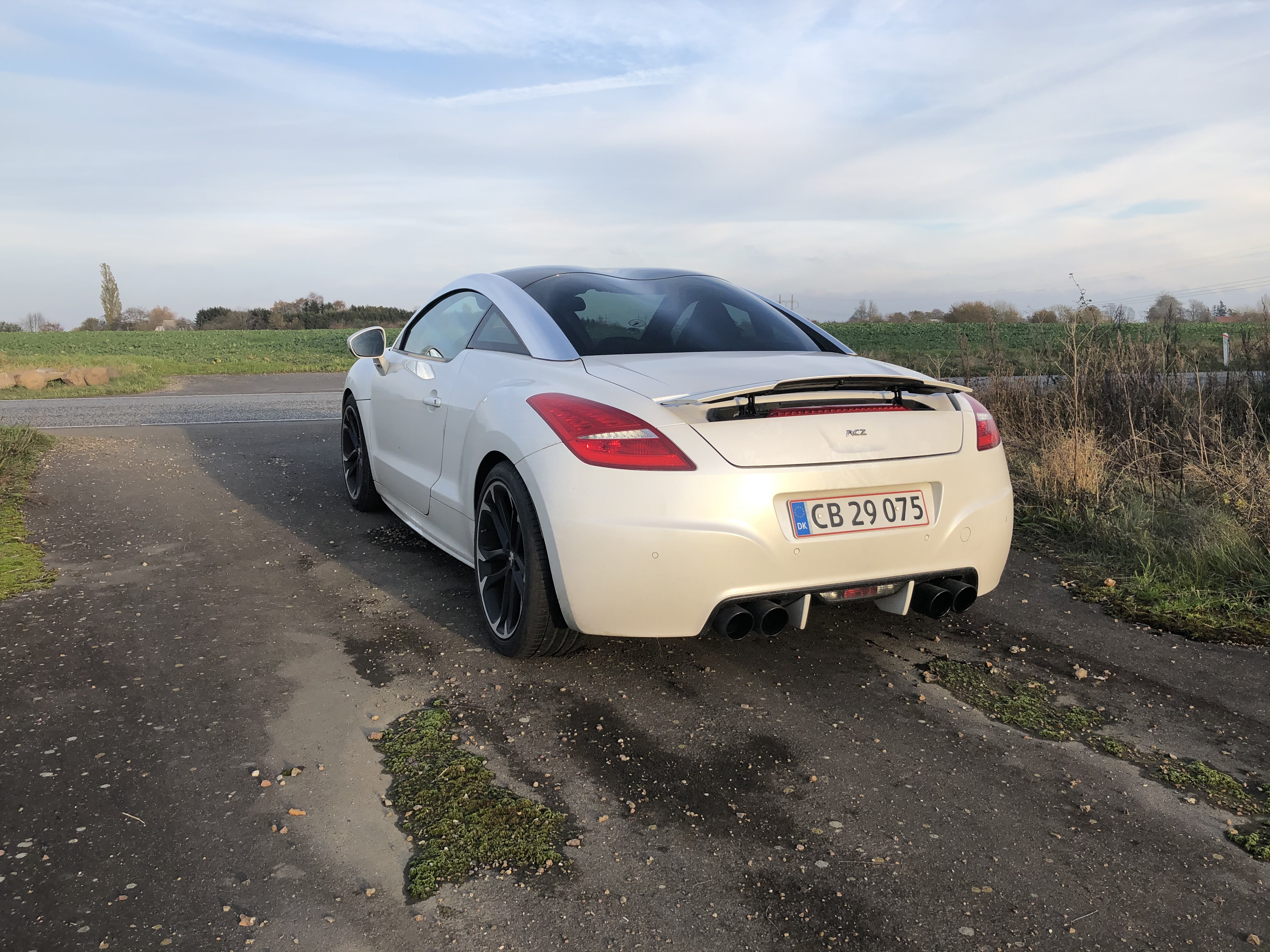 Hvid Peugeot RCZ fra 2011