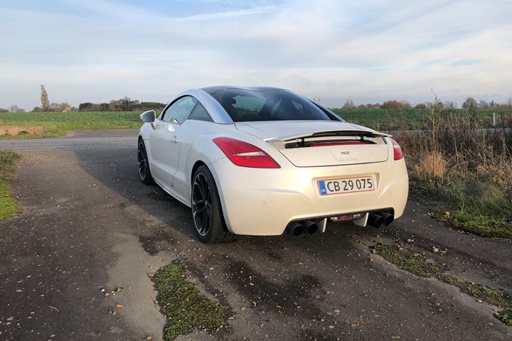 Hvid Peugeot RCZ fra 2011