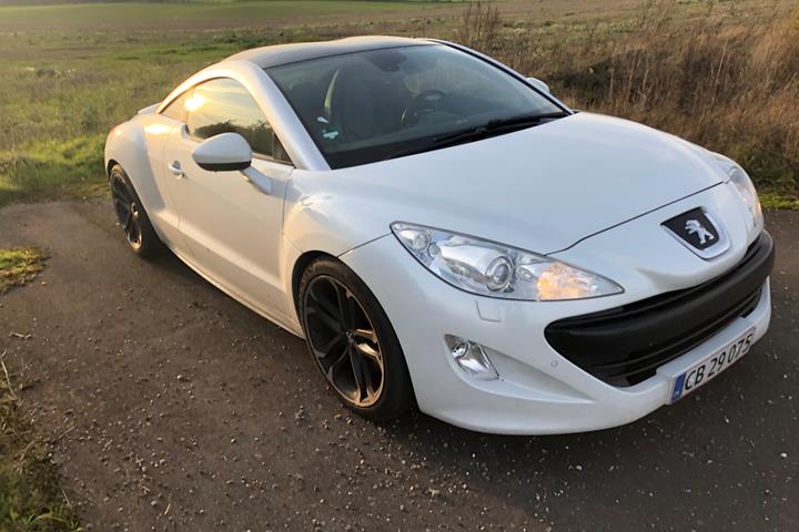 Hvid Peugeot RCZ fra 2011