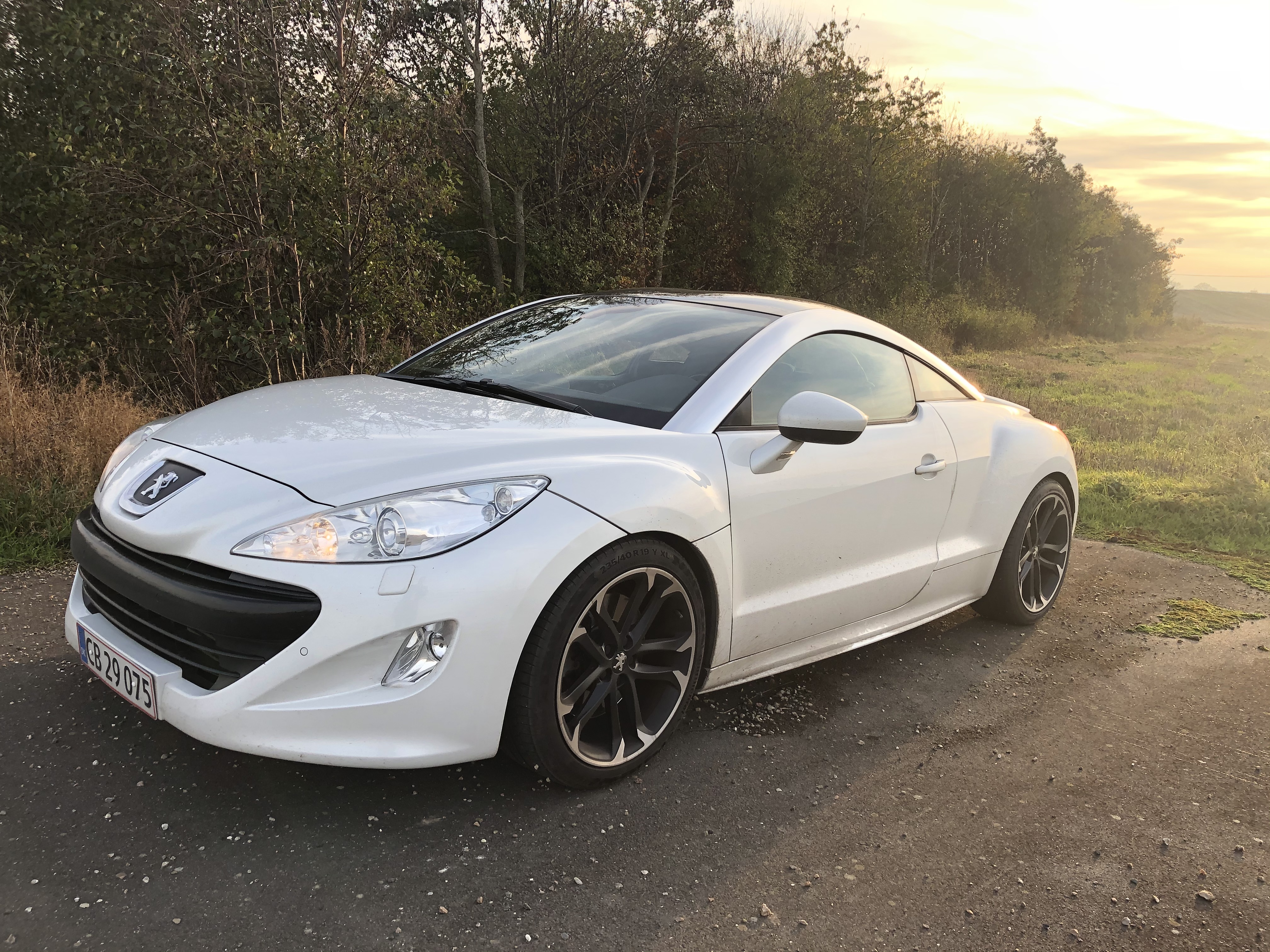 Hvid Peugeot RCZ fra 2011
