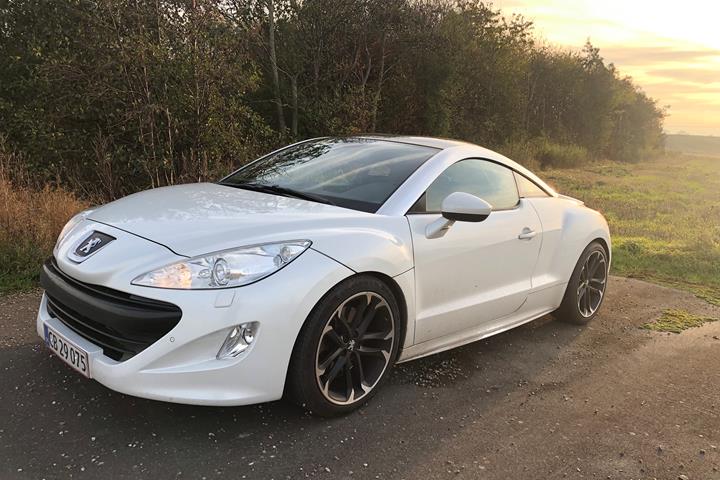 Hvid Peugeot RCZ fra 2011