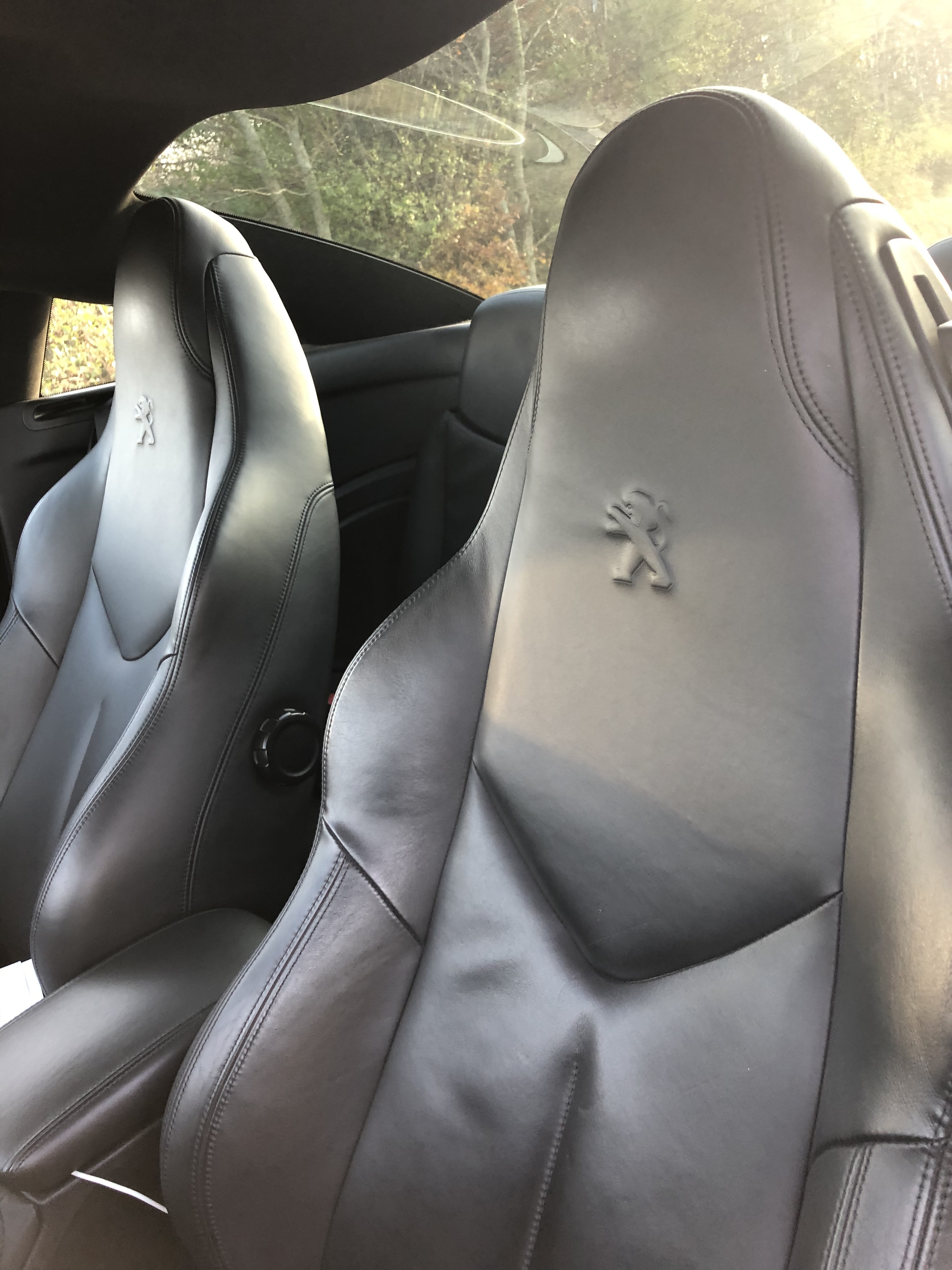 Hvid Peugeot RCZ fra 2011