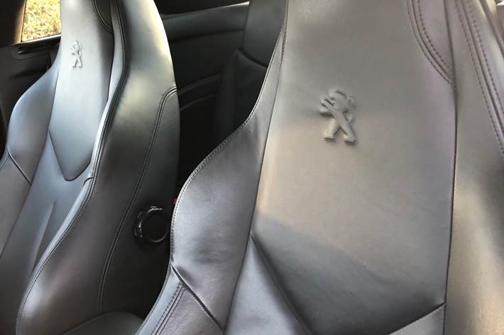 Hvid Peugeot RCZ fra 2011