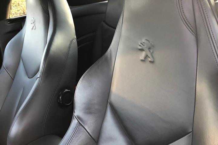Hvid Peugeot RCZ fra 2011