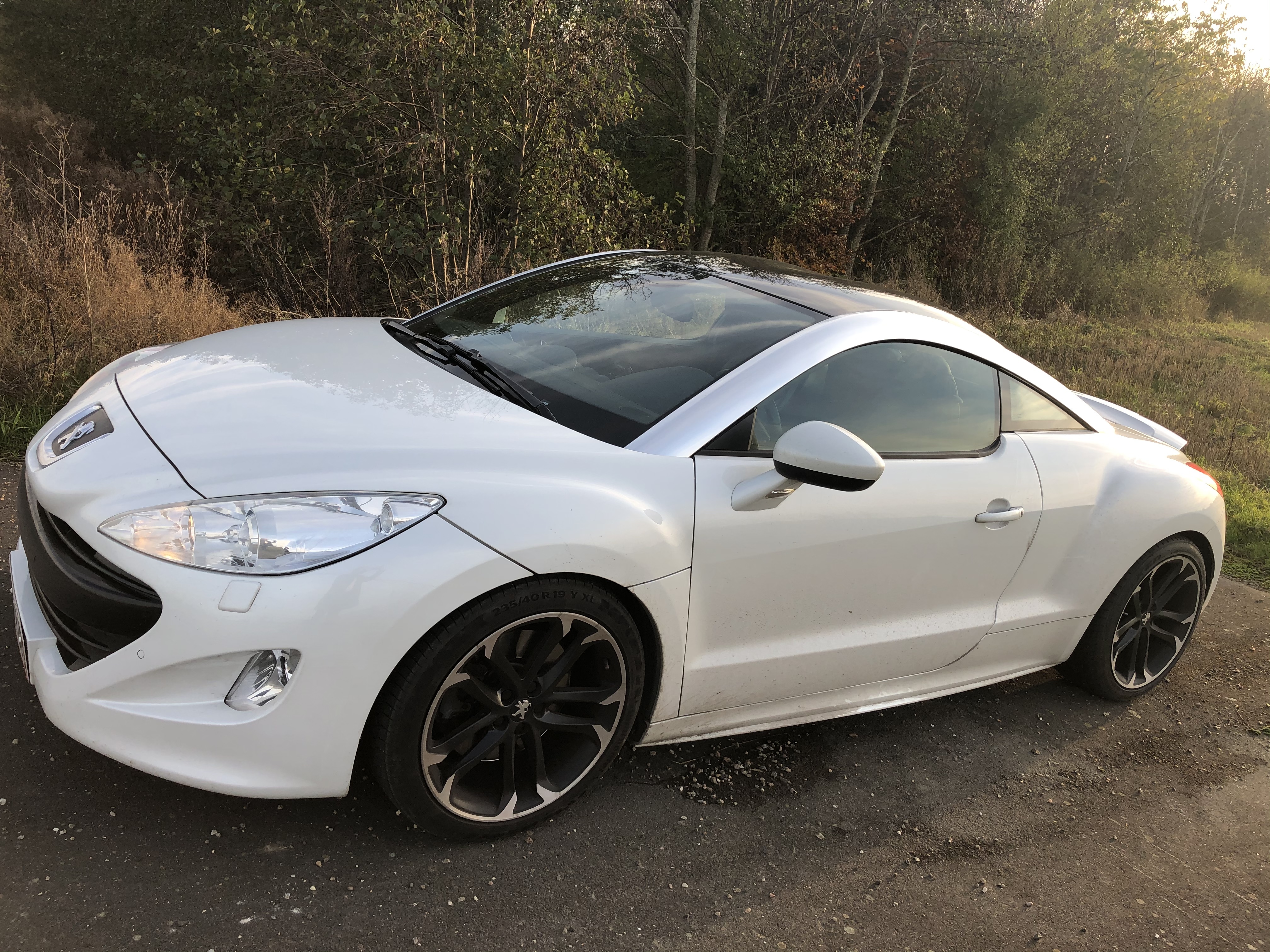 Hvid Peugeot RCZ fra 2011