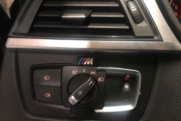 Blå BMW 318d fra 2013