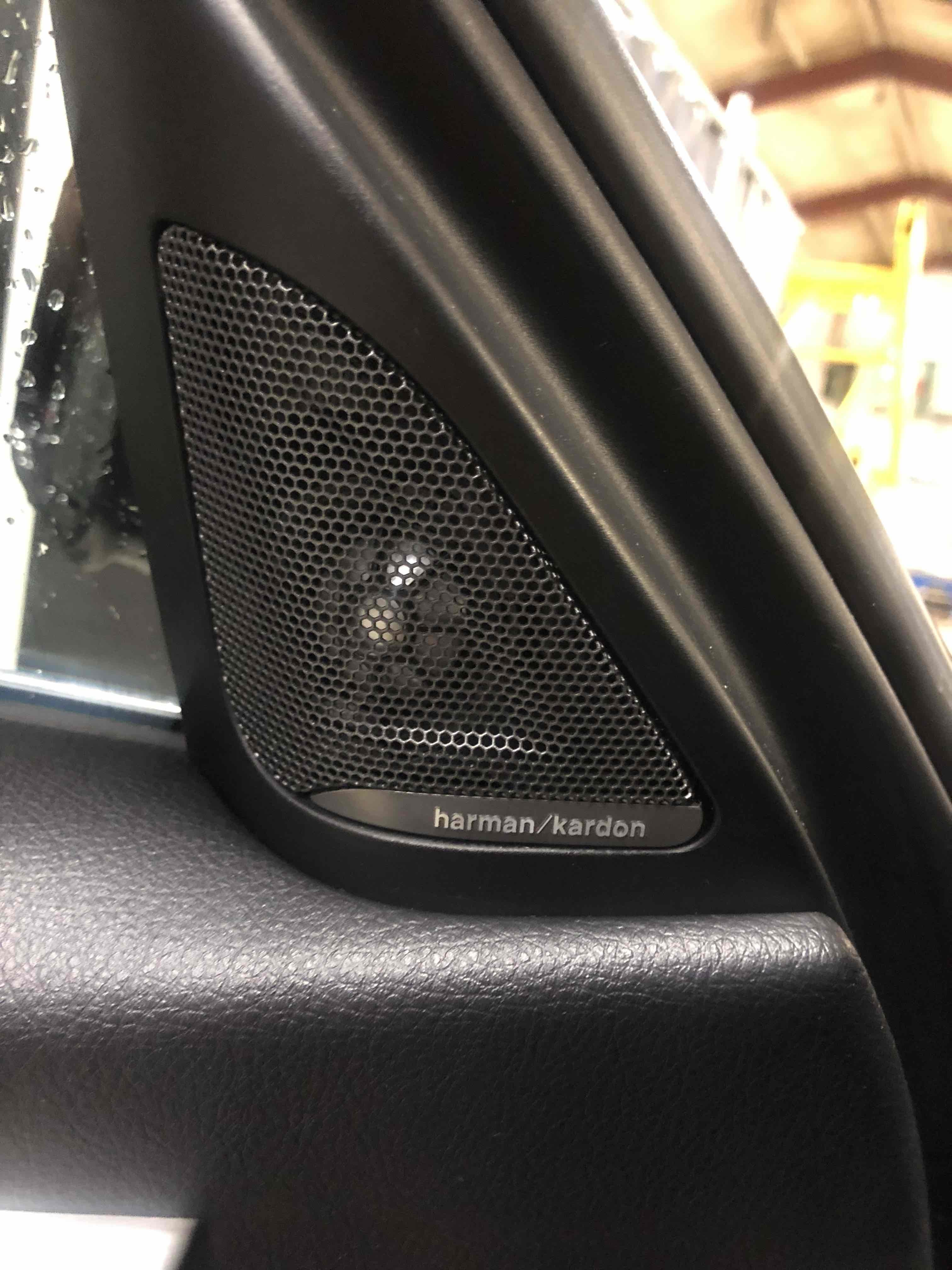 Blå BMW 318d fra 2013