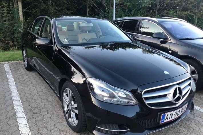 Sort Mercedes E350 fra 2014