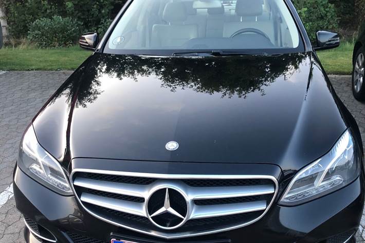 Sort Mercedes E350 fra 2014