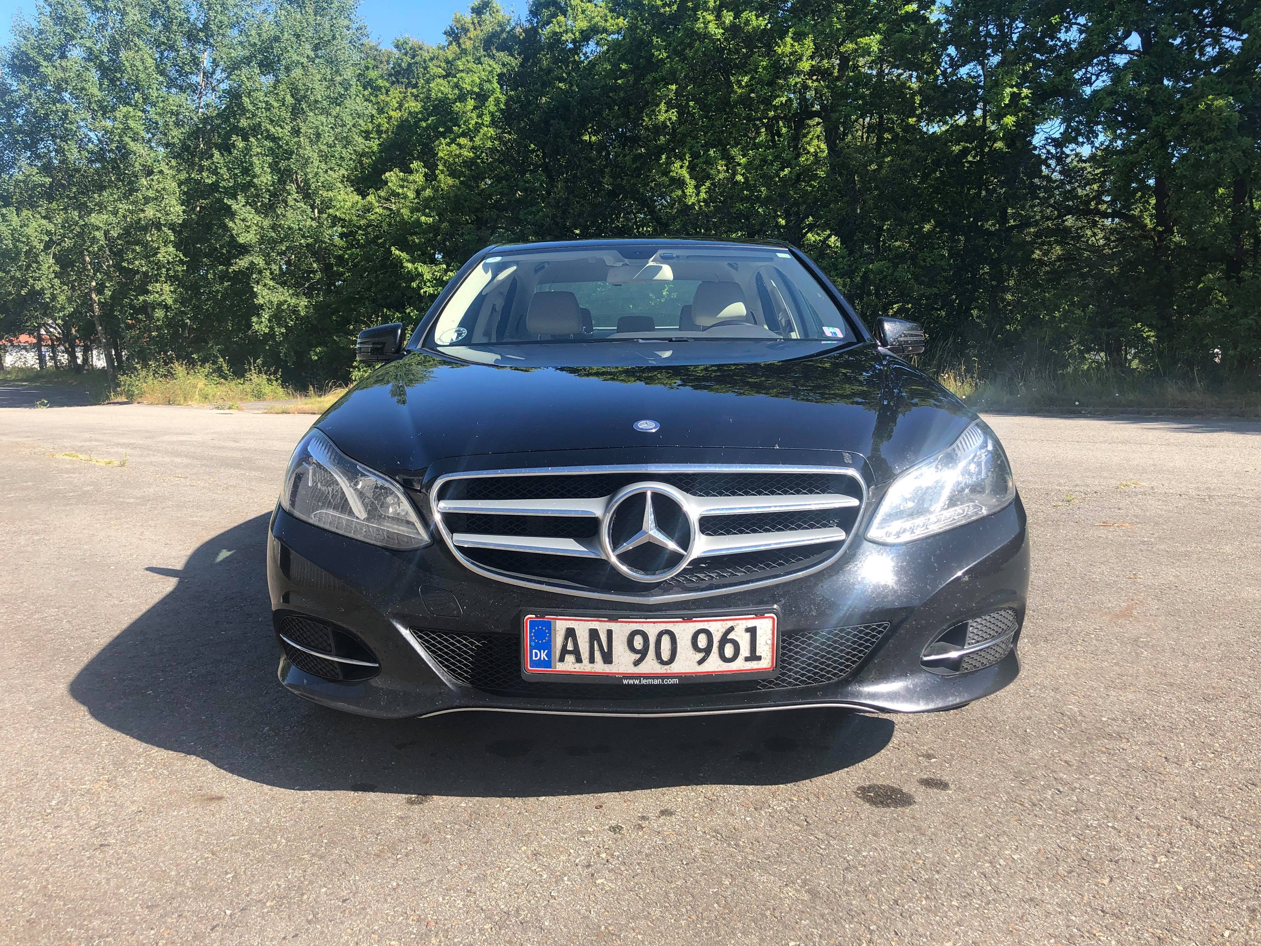 Sort Mercedes E350 fra 2014