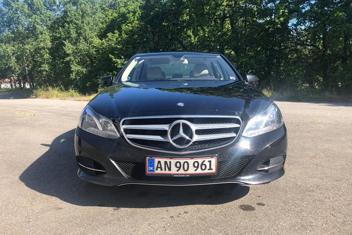 Sort Mercedes E350 fra 2014
