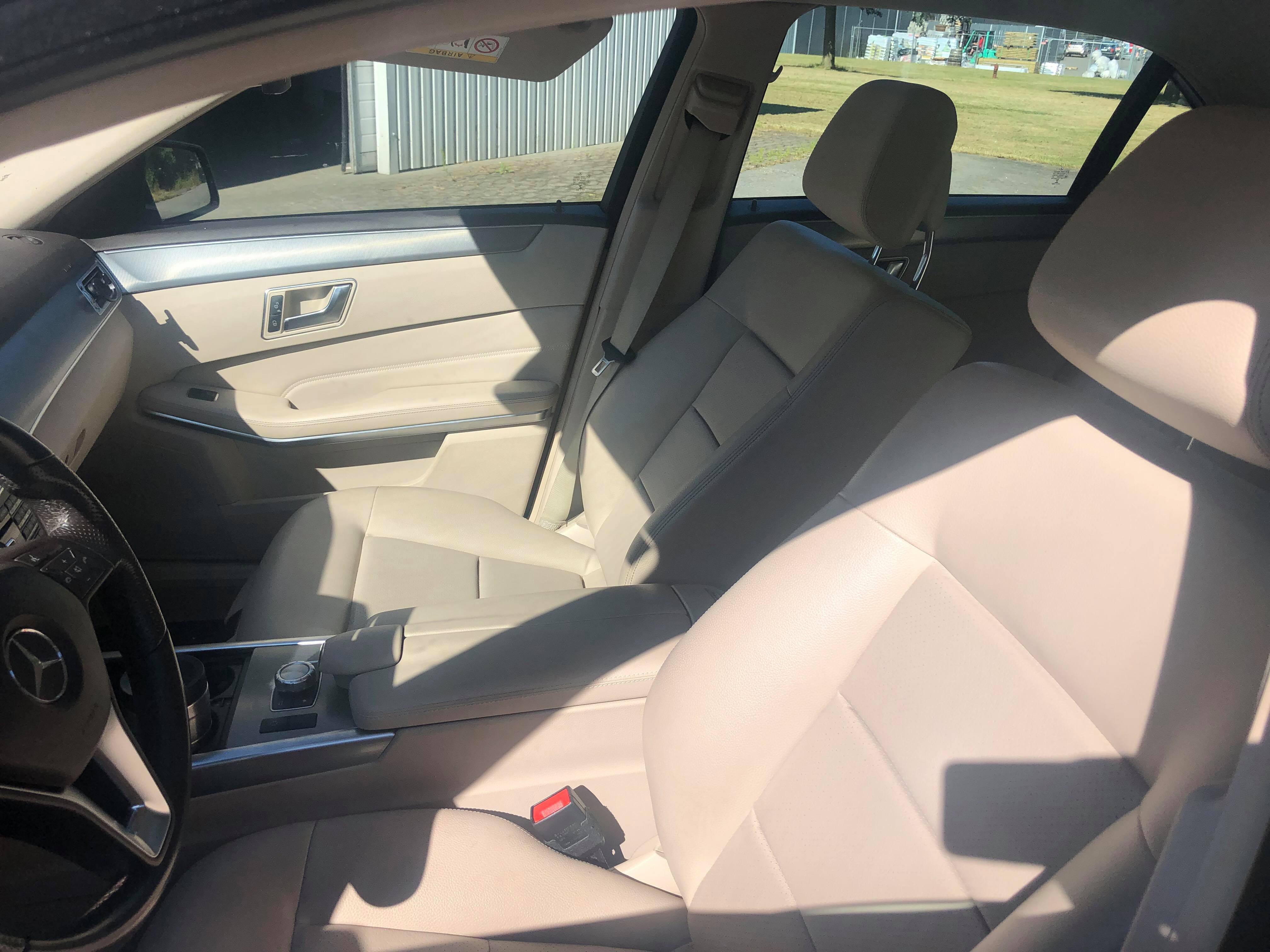 Sort Mercedes E350 fra 2014
