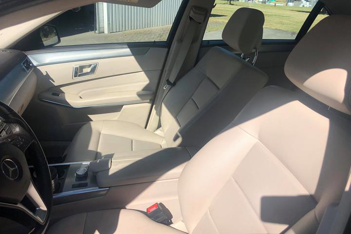 Sort Mercedes E350 fra 2014