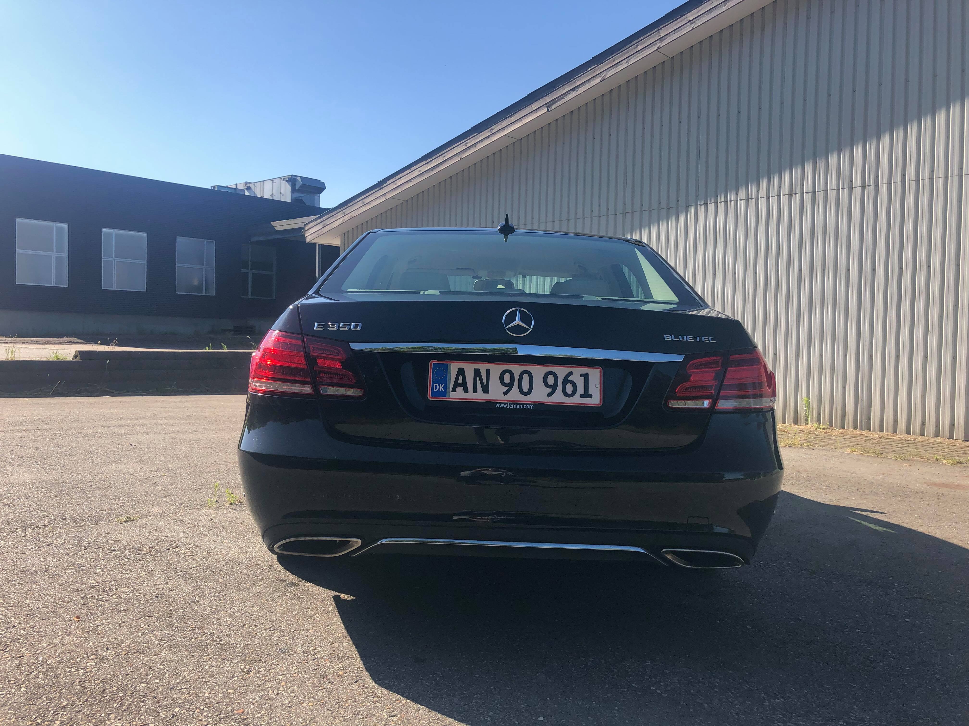 Sort Mercedes E350 fra 2014