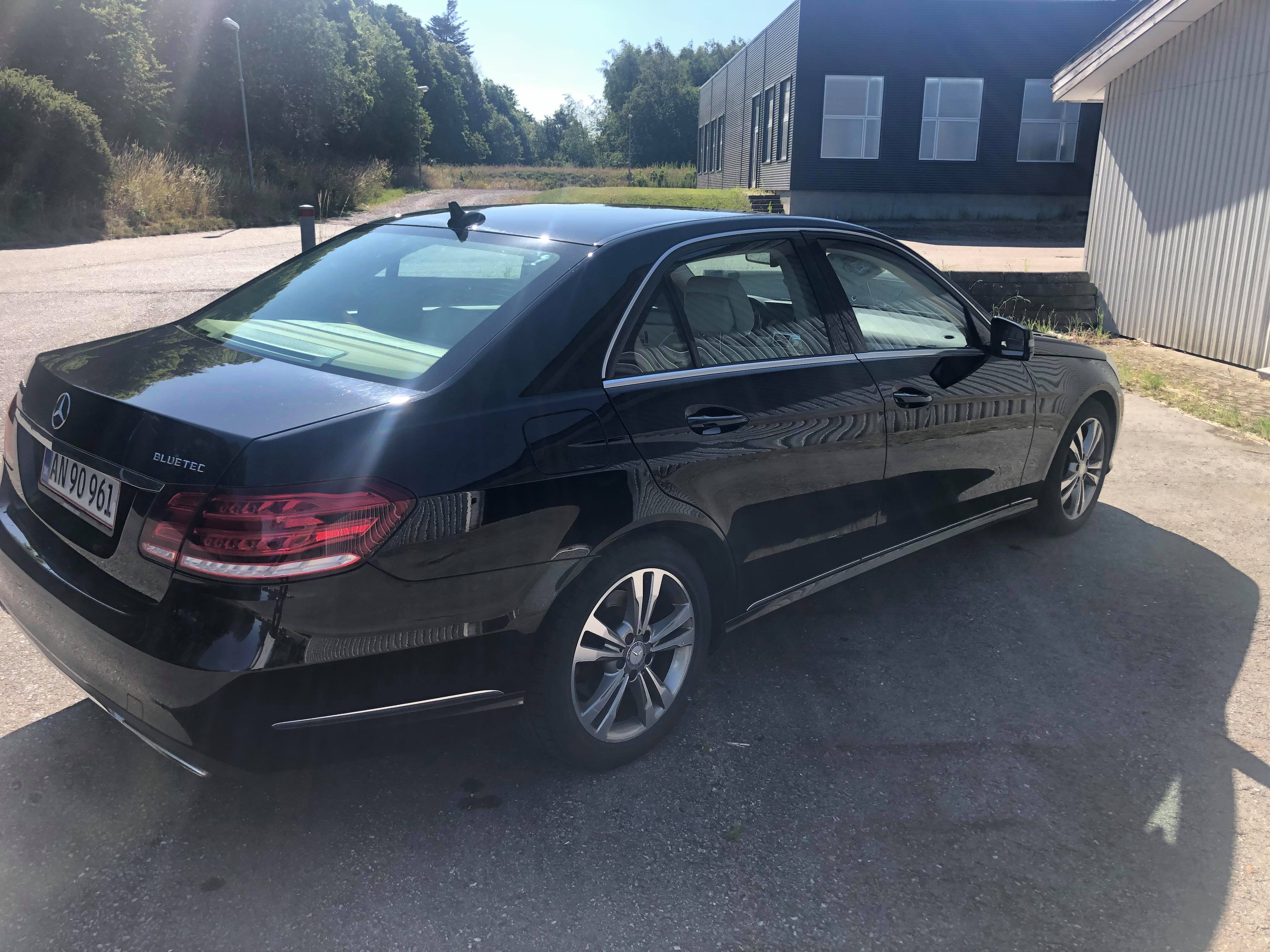 Sort Mercedes E350 fra 2014